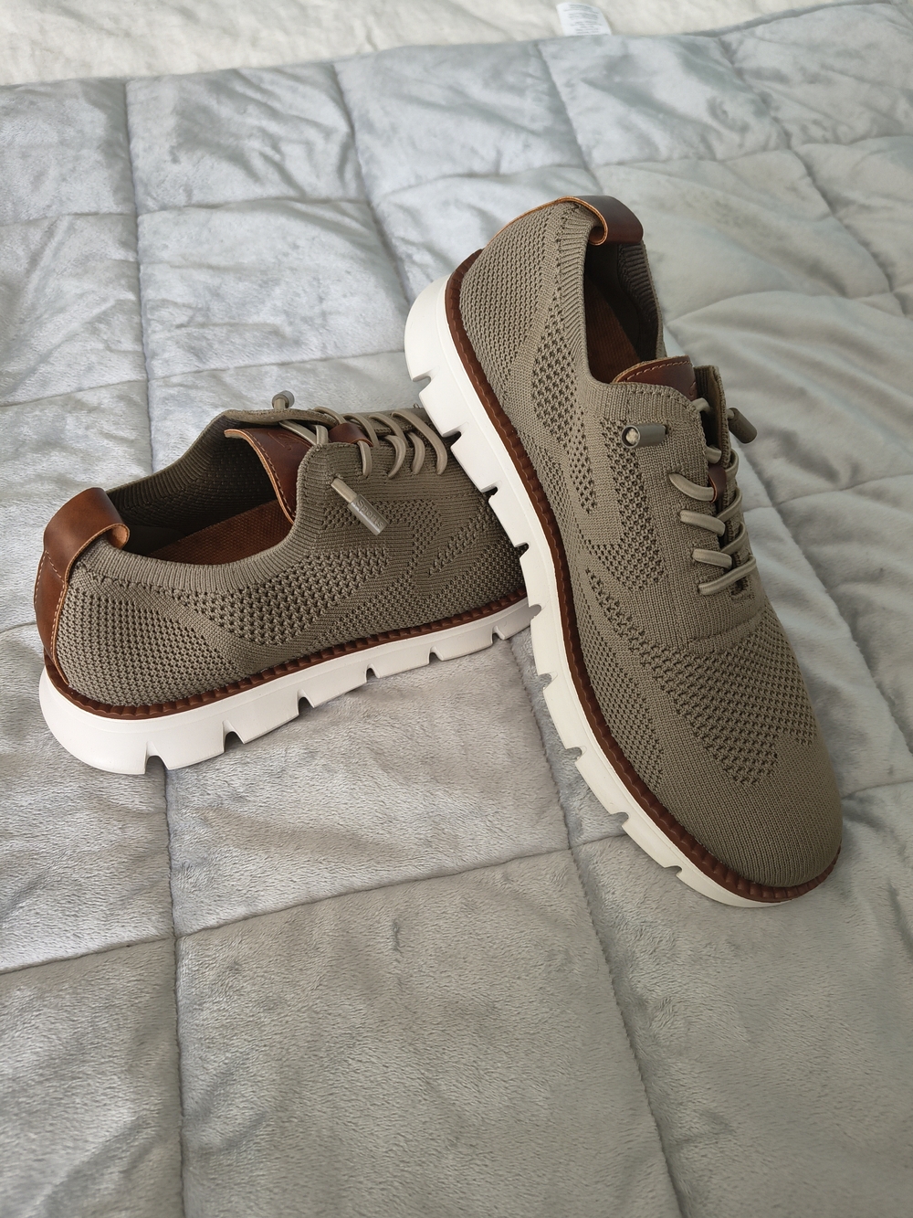 Men's Lightweight Knit Sneakers in Taupe with Brown Trim